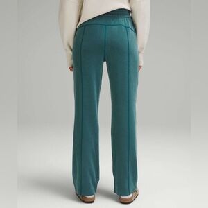 E - Lululemon Softstreme High-Rise Pant *Regular
Storm Teal